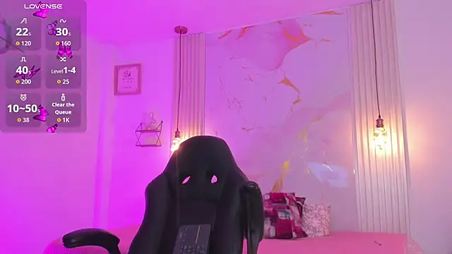 amber white15 online show from 04.13.26