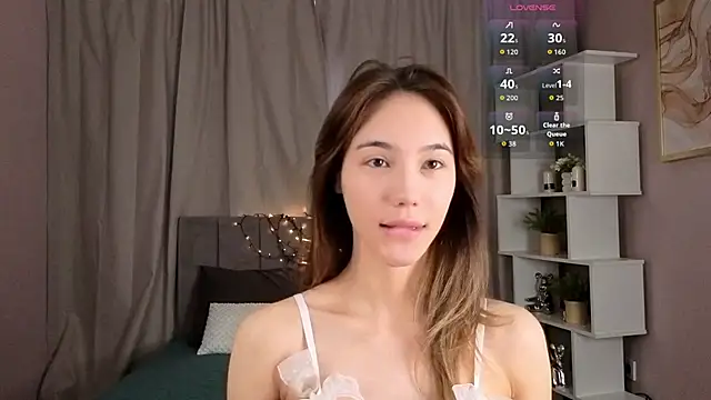 Snapshot of LilCatalia chatting on 05.09.26 LilCatalia online show from 05.09.26