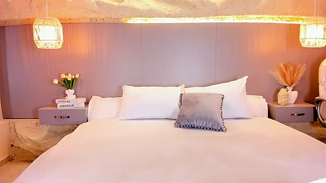 AmyColman  online show from 04.10.26