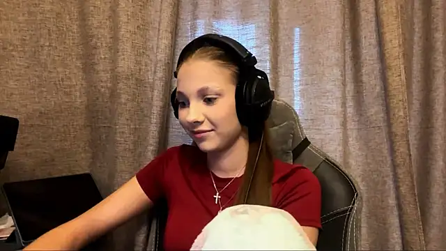 Snapshot of Softixq chatting on 10.29.25 Softixq online show from 10.29.25