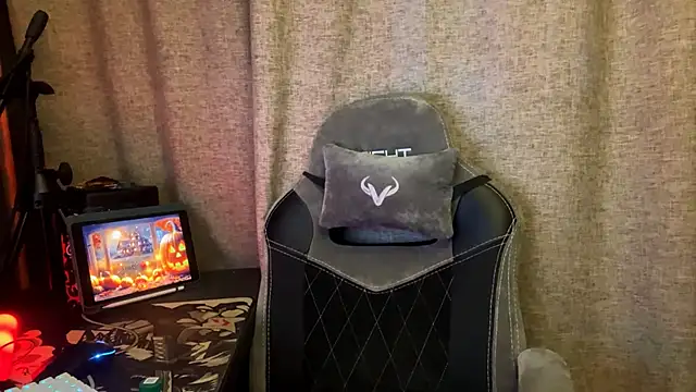 Snapshot of Softixq chatting on 10.30.25 Softixq online show from 10.30.25