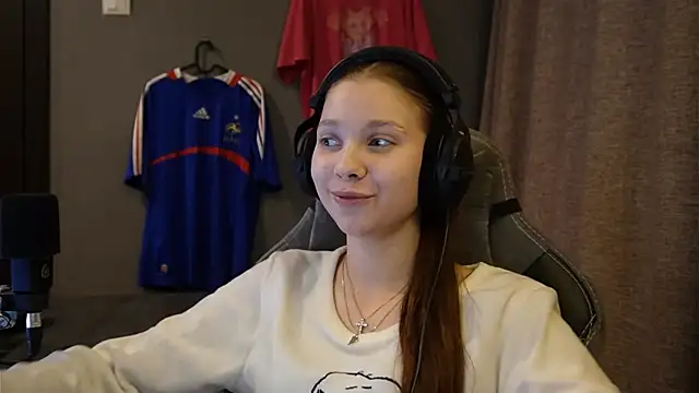 Snapshot of Softixq chatting on 11.18.25 Softixq online show from 11.18.25