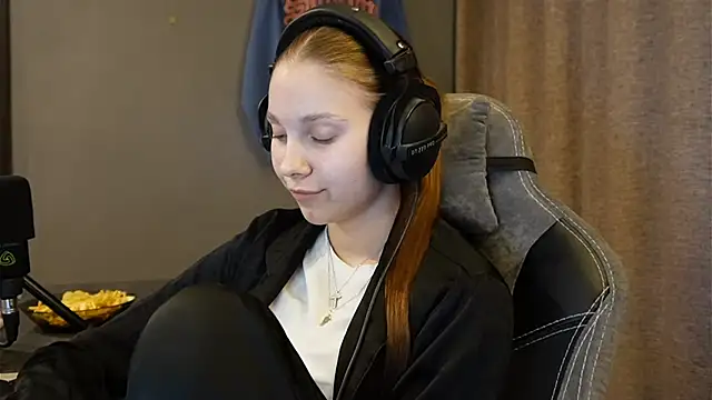 Snapshot of Softixq chatting on 11.23.25 Softixq online show from 11.23.25