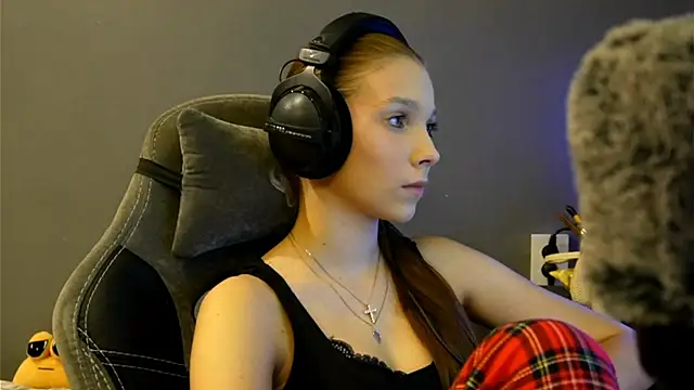 Snapshot of Softixq chatting on 12.14.25 Softixq online show from 12.14.25