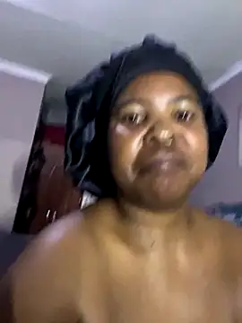 Snapshot of SweetCandy84 chatting on 11.05.25 SweetCandy84 online show from 11.05.25