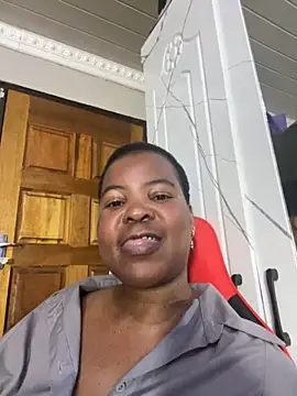 Snapshot of SweetCandy84 chatting on 11.08.25 SweetCandy84 online show from 11.08.25