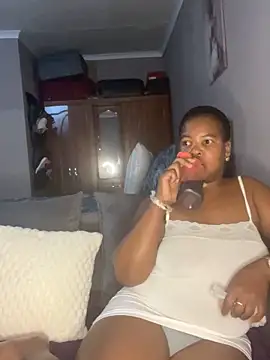 Snapshot of SweetCandy84 chatting on 11.09.25 SweetCandy84 online show from 11.09.25