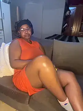 Snapshot of SweetCandy84 chatting on 11.17.25 SweetCandy84 online show from 11.17.25