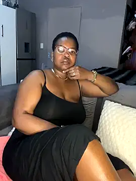 Snapshot of SweetCandy84 chatting on 11.19.25 SweetCandy84 online show from 11.19.25