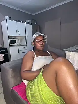 Snapshot of SweetCandy84 chatting on 11.23.25 SweetCandy84 online show from 11.23.25