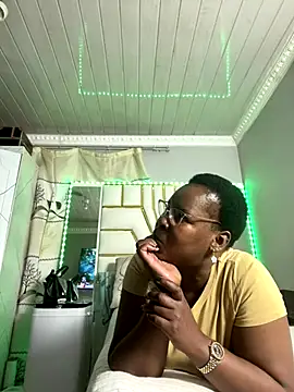 Snapshot of SweetCandy84 chatting on 11.26.25 SweetCandy84 online show from 11.26.25