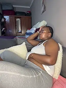 Snapshot of SweetCandy84 chatting on 12.03.25 SweetCandy84 online show from 12.03.25