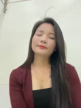 Snapshot of Bee_Yellow00 chatting on 10.25.25 Bee Yellow00 online show from 10.25.25