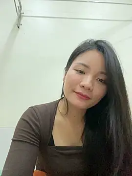 Snapshot of Bee_Yellow00 chatting on 11.19.25 Bee Yellow00 online show from 11.19.25