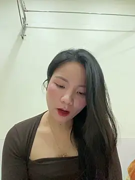 Snapshot of Bee_Yellow00 chatting on 11.20.25 Bee Yellow00 online show from 11.20.25