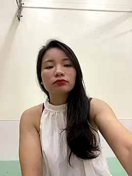 Snapshot of Bee_Yellow00 chatting on 11.26.25 Bee Yellow00 online show from 11.26.25