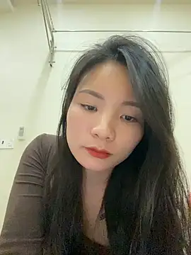 Snapshot of Bee_Yellow00 chatting on 12.15.25 Bee Yellow00 online show from 12.15.25