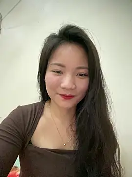 Bee Yellow00 online show from 03.16.26