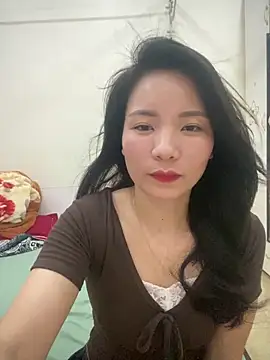 Bee Yellow00 online show from 04.14.26