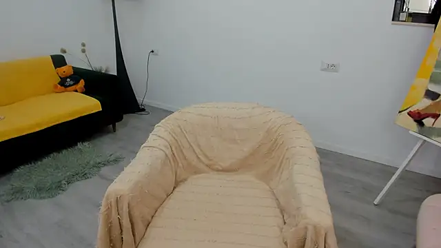 Snapshot of Arya_Anna chatting on 11.17.25 Arya Anna online show from 11.17.25