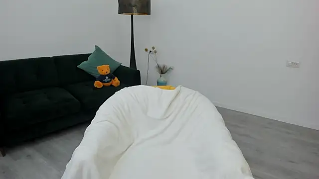 Snapshot of Arya_Anna chatting on 11.25.25 Arya Anna online show from 11.25.25