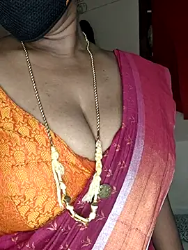 Snapshot of sivashree chatting on 06.28.26 sivashree online show from 06.28.26