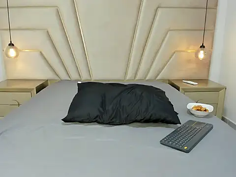 Snapshot of MaroxCute chatting on 10.30.25 MaroxCute online show from 10.30.25