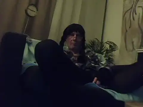 Snapshot of MannenKut chatting on 11.26.25 MannenKut online show from 11.26.25