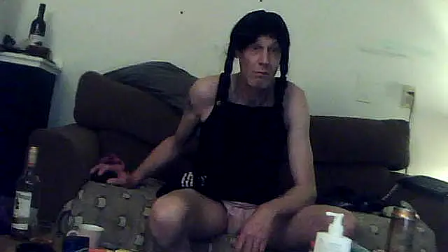 Snapshot of MannenKut chatting on 11.30.25 MannenKut online show from 11.30.25