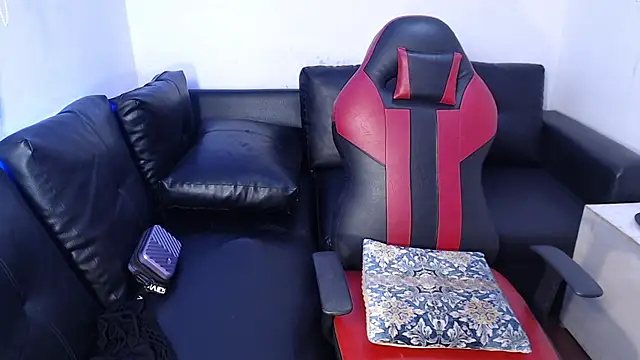 Snapshot of ebony_amazing chatting on 10.27.25 ebony amazing online show from 10.27.25