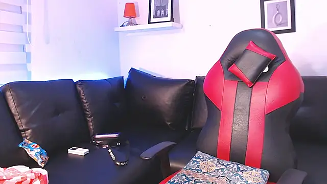 Snapshot of ebony_amazing chatting on 10.28.25 ebony amazing online show from 10.28.25