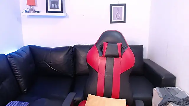 Snapshot of ebony_amazing chatting on 10.29.25 ebony amazing online show from 10.29.25