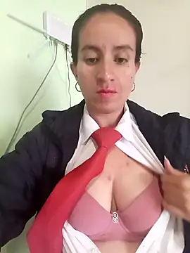 Snapshot of Valentina--1 chatting on 11.20.25 Valentina--1 online show from 11.20.25