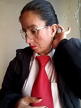 Snapshot of Valentina--1 chatting on 11.26.25 Valentina--1 online show from 11.26.25