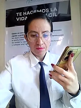 Snapshot of Valentina--1 chatting on 11.28.25 Valentina--1 online show from 11.28.25