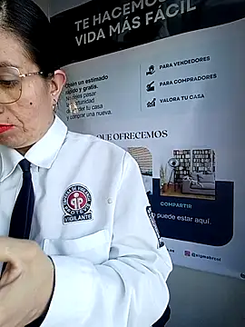 Snapshot of Valentina--1 chatting on 12.15.25 Valentina--1 online show from 12.15.25