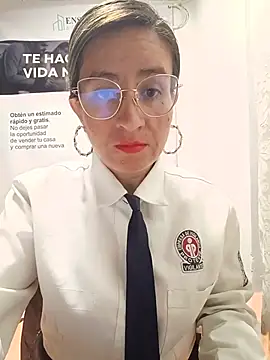 Snapshot of Valentina--1 chatting on 05.15.26 Valentina--1 online show from 05.15.26