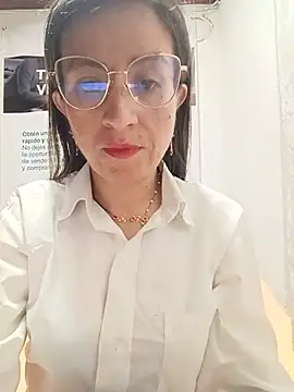 Snapshot of Valentina--1 chatting on 05.18.26 Valentina--1 online show from 05.18.26