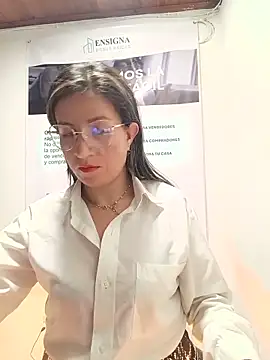 Snapshot of Valentina--1 chatting on 05.19.26 Valentina--1 online show from 05.19.26