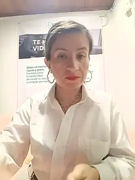 Snapshot of Valentina--1 chatting on 05.27.26 Valentina--1 online show from 05.27.26