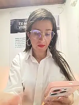 Snapshot of Valentina--1 chatting on 05.28.26 Valentina--1 online show from 05.28.26