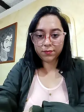 Caroline-17 online show from 10.27.25