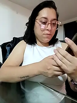 Caroline-17 online show from 11.16.25