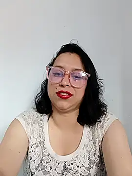 Caroline-17 online show from 11.27.25