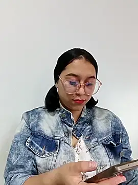 Caroline-17 online show from 12.04.25