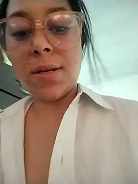 Caroline-17 online show from 12.19.25