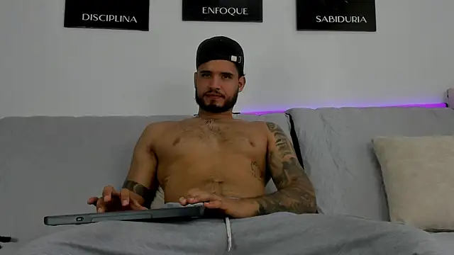 Snapshot of AUSTINN_TORRES chatting on 06.23.26 AUSTINN TORRES online show from 06.23.26