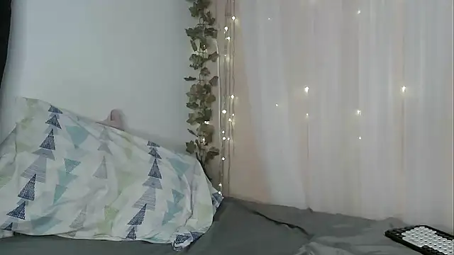 angelicahotparis18 online show from 12.04.25