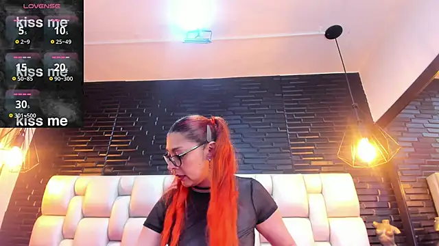 EmilyyRed online show from 11.14.25