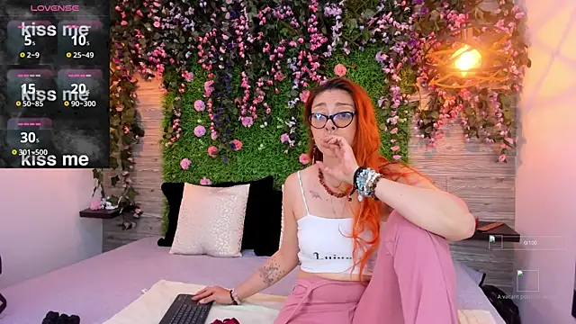 EmilyyRed online show from 11.17.25